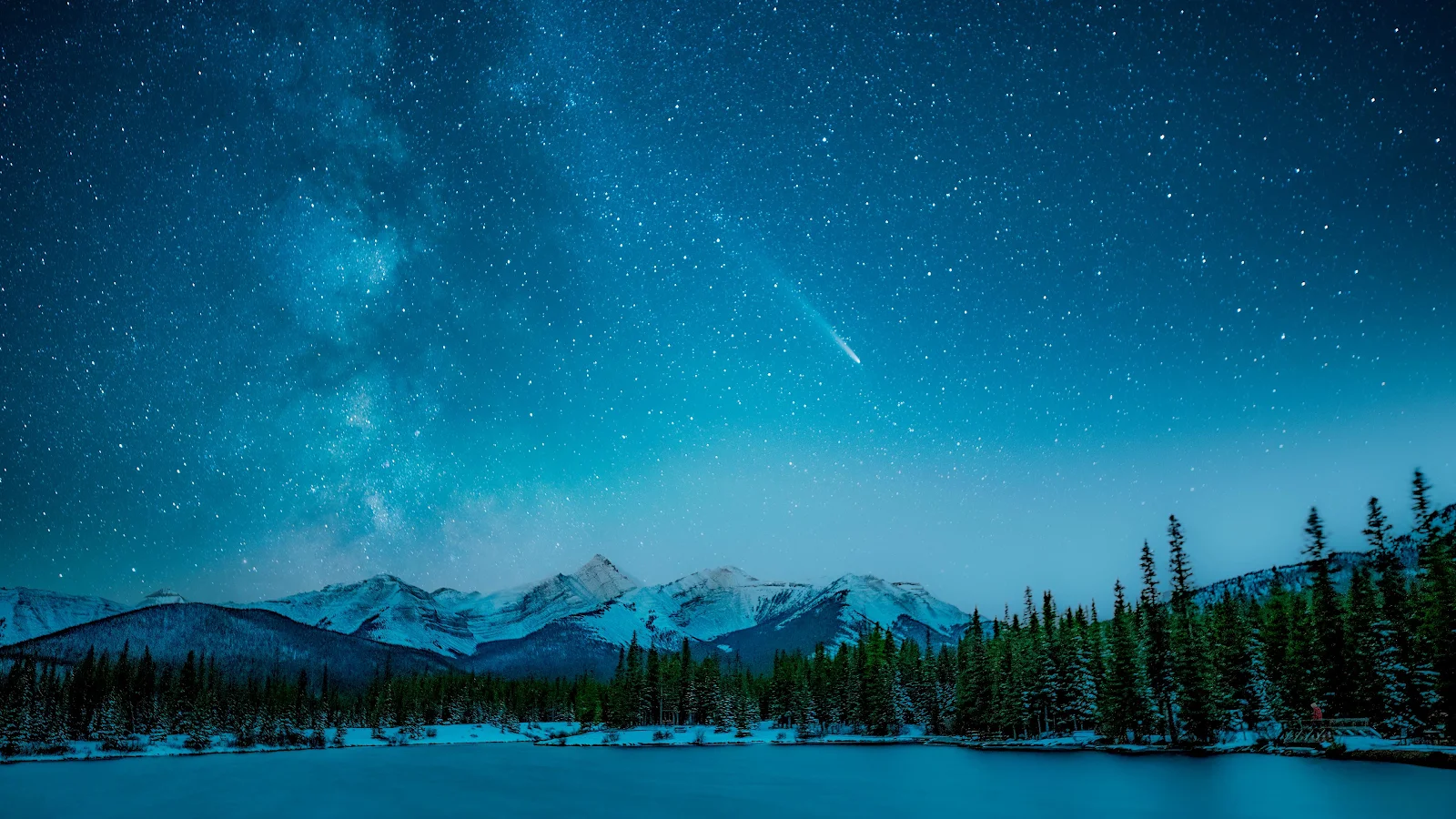 Starry Night Over Snowy Mountains - Astrophotography 4K Wallpaper (3840x2160)