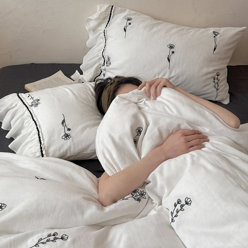 Cotton bedding set with floral embroidery and ruffles