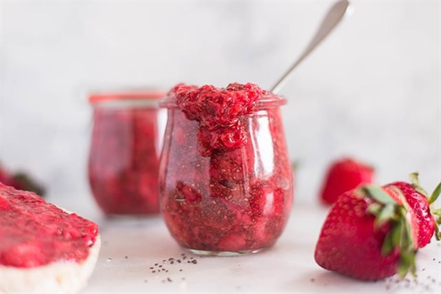 Mứt Dâu Tây Hạt Chia