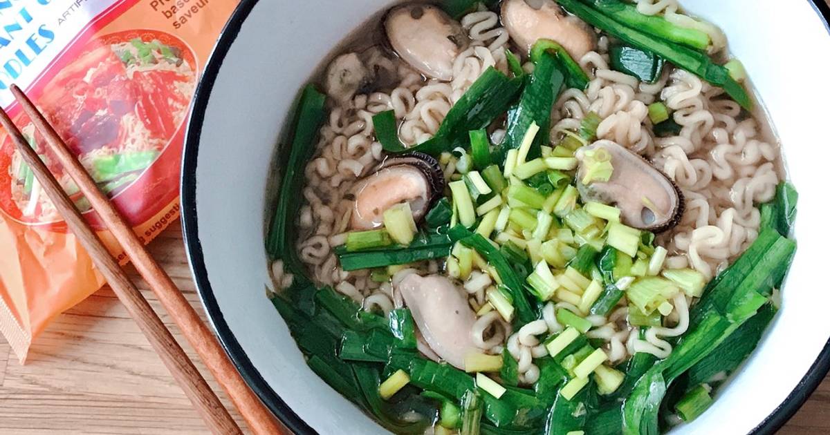 Mì Ăn Liền Nấu Thịt Trai (Vẹm Đen) & Lá Hẹ
