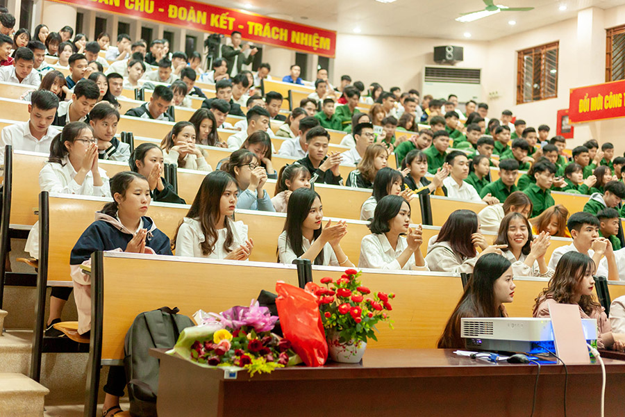 Hội sinh viên tổ chức chương trình ngoại khóa "Sinh viên với pháp luật chào mừng kỷ niệm ngày Pháp luật Việt Nam (09/11/2013 - 09/11/2020)