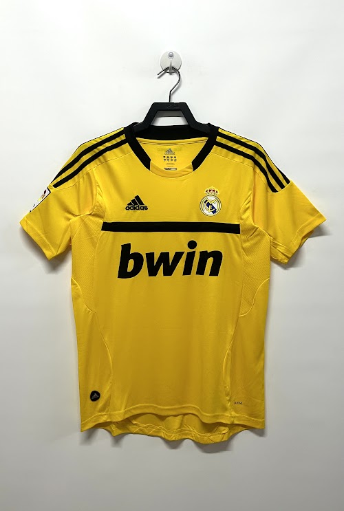 Equipación de portero amarilla del Real Madrid 2011-12.jpeg