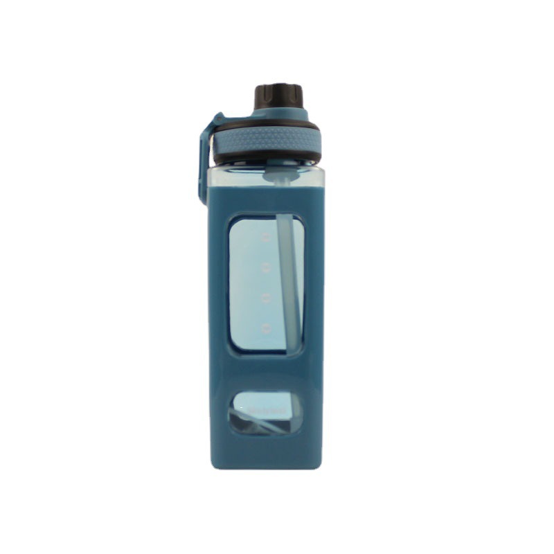 Large water bottle with straw 700–900 ml