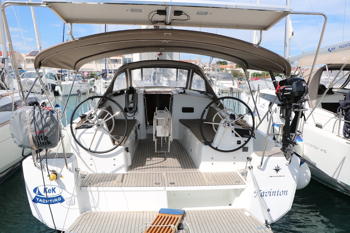 Kavinton, Sun Odyssey 380, cockpit