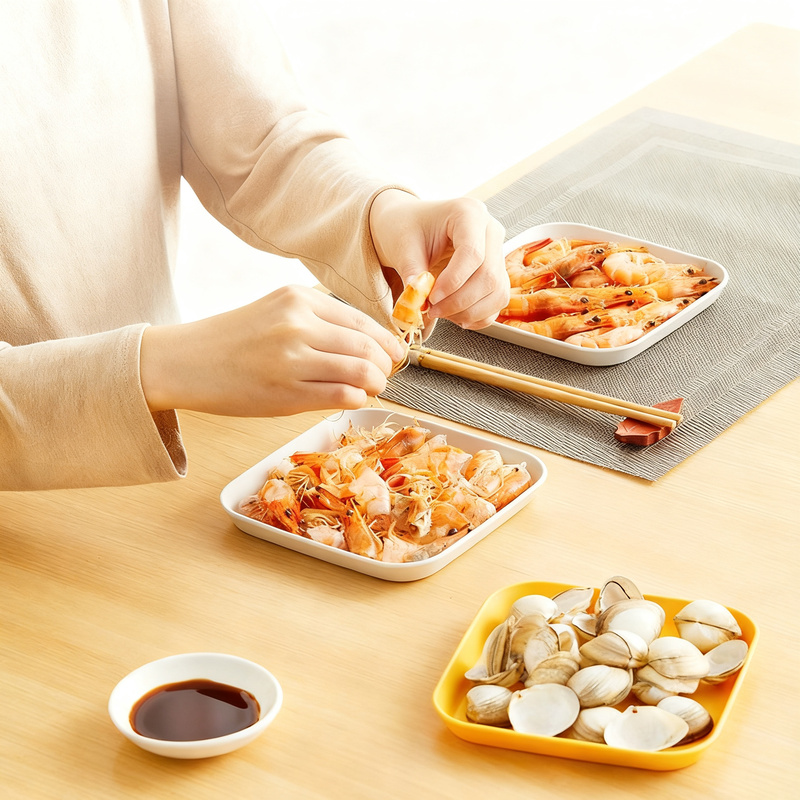 Food scrap bowl made of plastic, square