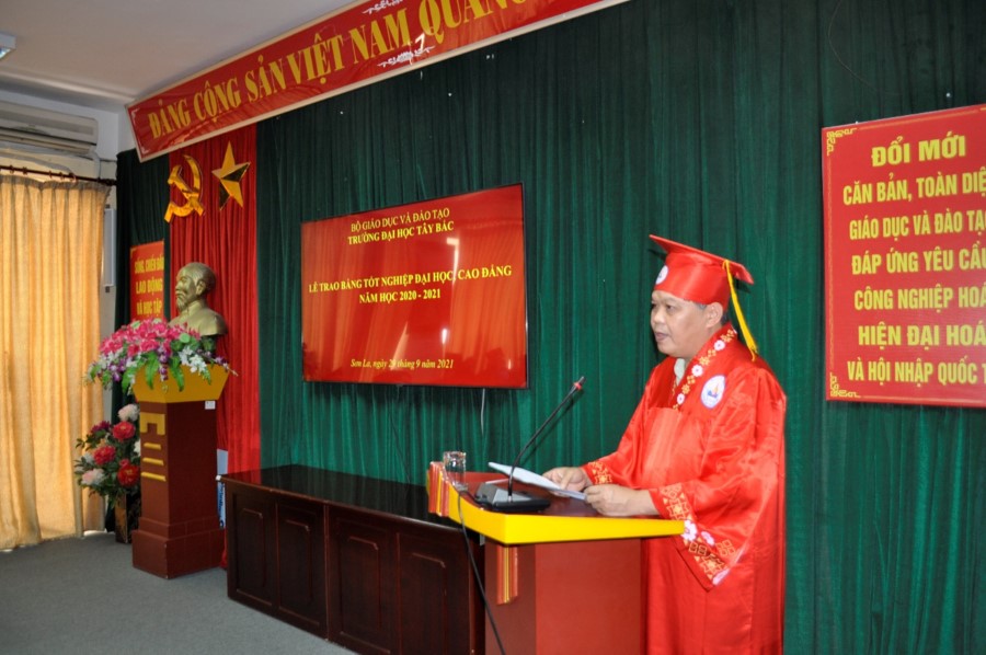 Trường Đại học Tây Bắc trao bằng tốt nghiệp đại học, cao đẳng đợt 03 năm học 2020 - 2021