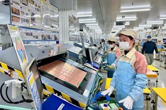 Áp lực kép: Chi phí tăng, lãi suất cao bào mòn doanh nghiệp sản xuất - Báo Tri thức &amp; Cuộc sống
