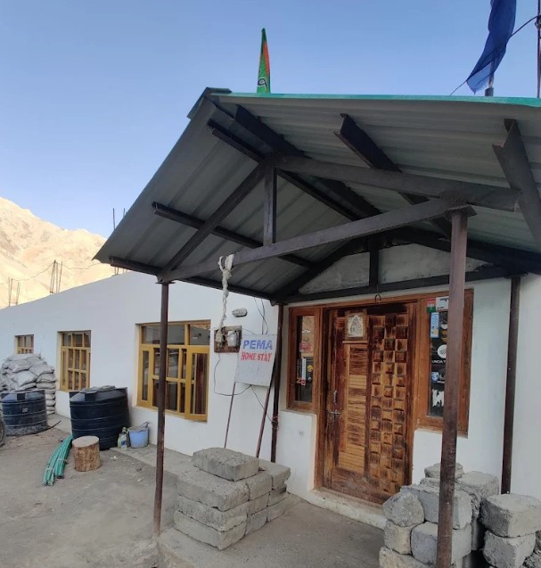 AURA Kaza Homestay
