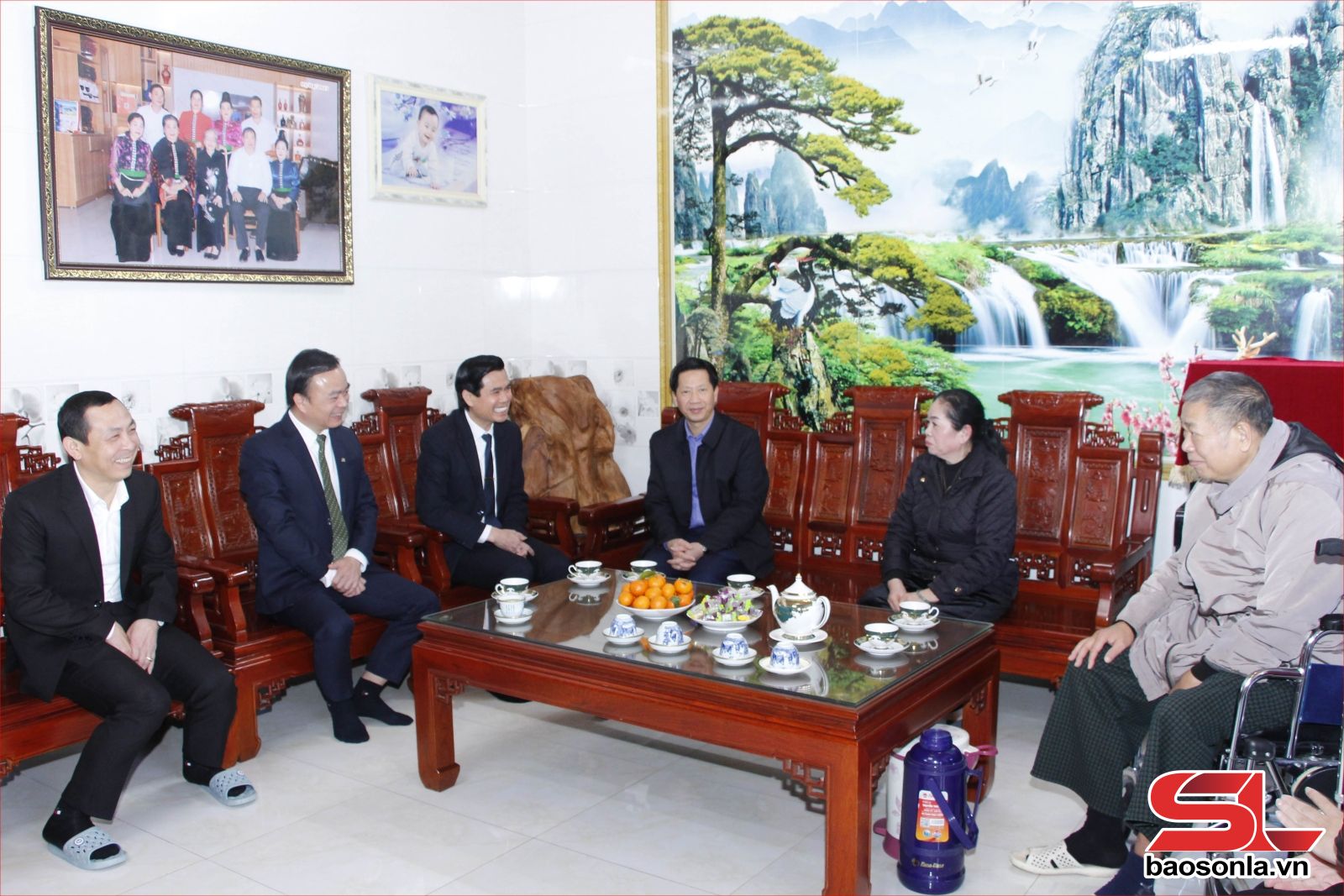 Đồng chí Bí thư Tỉnh ủy chúc Tết Bộ Chỉ huy Bộ đội Biên phòng tỉnh, gia đình các đồng chí nguyên lãnh đạo tỉnh và nhân dân tái định cư