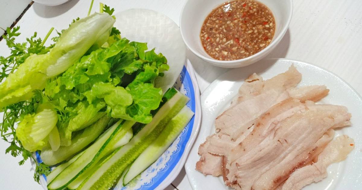 Bánh tráng cuốn thịt lợn chấm mắm nêm