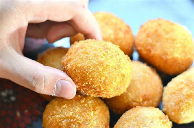 Bánh Khoai Môn Chiên Xù Nhân Trứng Muối