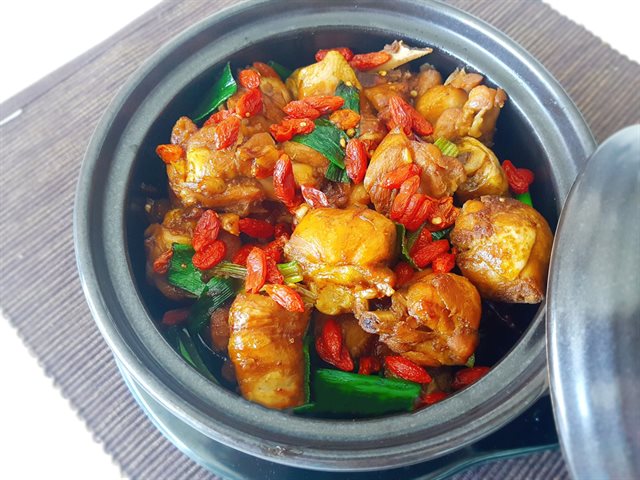 Gà Om Thiệu Hưng Kỷ Tử