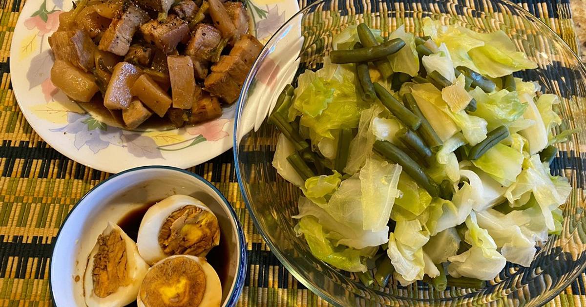 Thịt kho củ cải, rau chấm trứng luộc