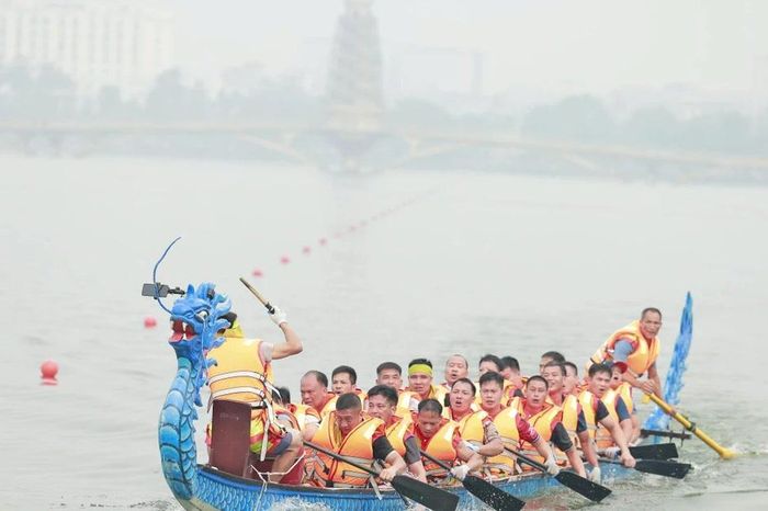 240 vận động viên đua bơi chải dịp Giỗ Tổ Hùng Vương - Báo Tri thức &amp; Cuộc sống