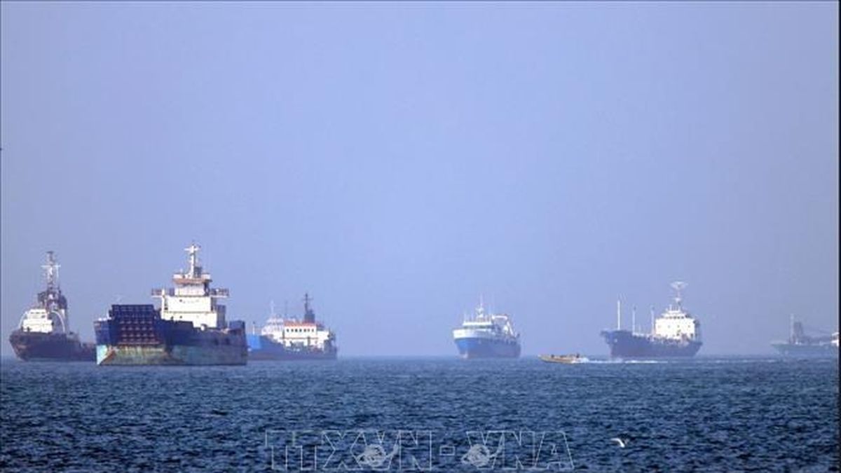 Iran trình dự luật an ninh Hormuz khi Tổng thống Trump nói sẽ thu phí qua Hormuz - Báo Tin Tức TTXVN