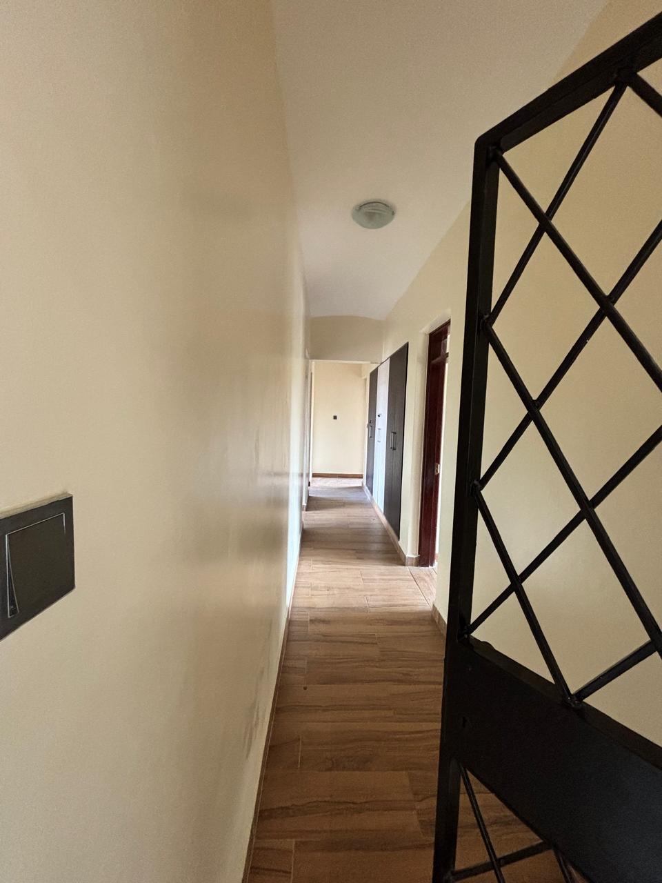 Ensuite 4-Bedroom Apartment with DSQ — photo 12 of 19