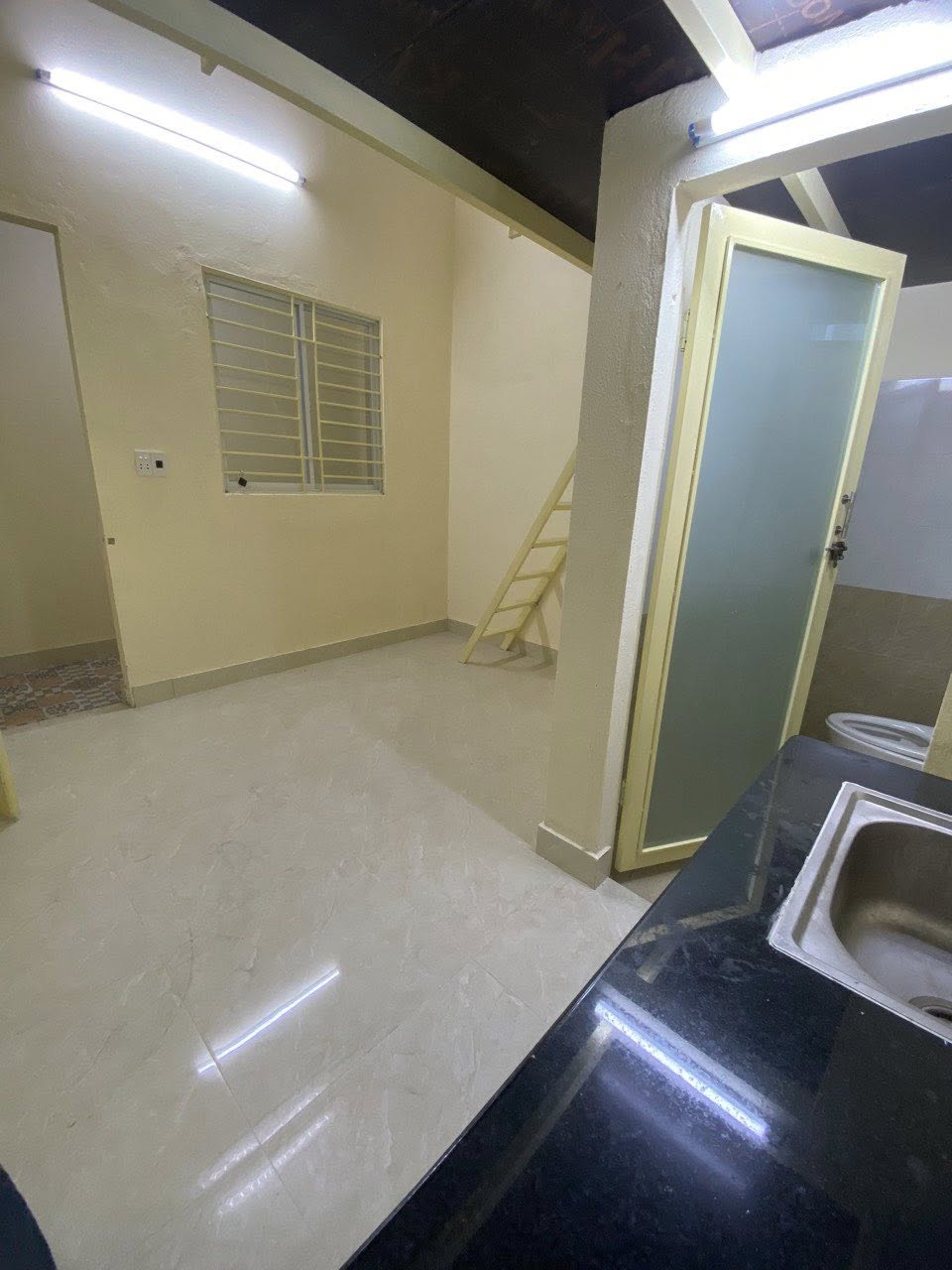 Cuối tháng mình chuyển đi nên cần nhượng lại phòng cho ai cần. 2