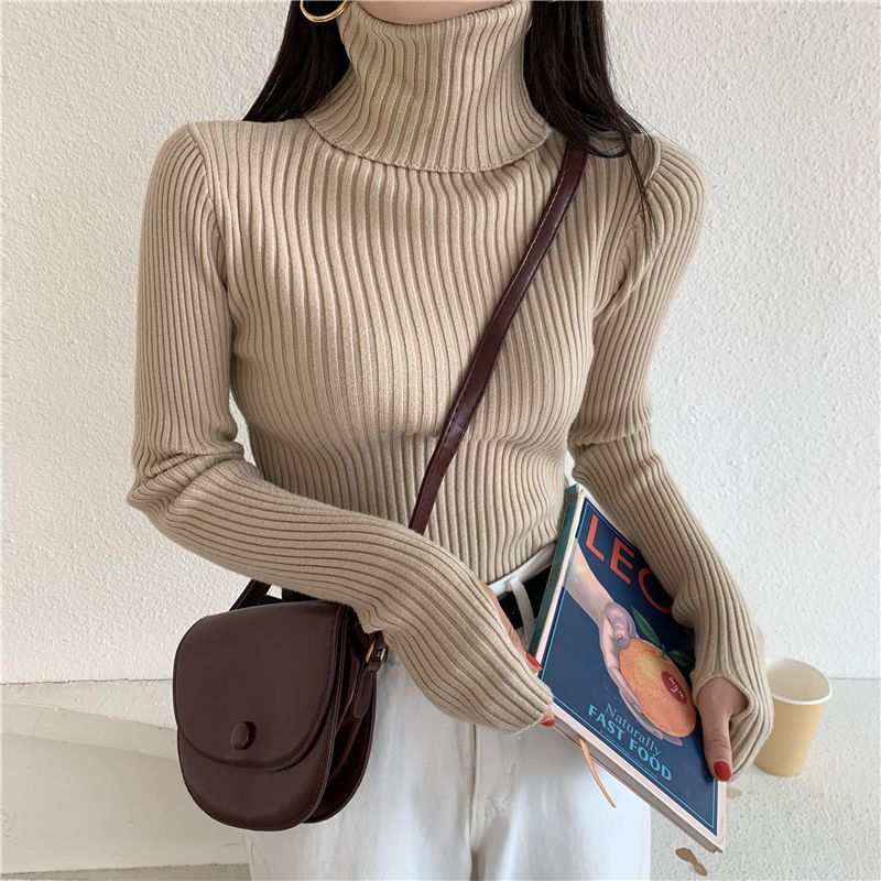 Figurbetonter Rollkragenpullover mit Daumenlöchern