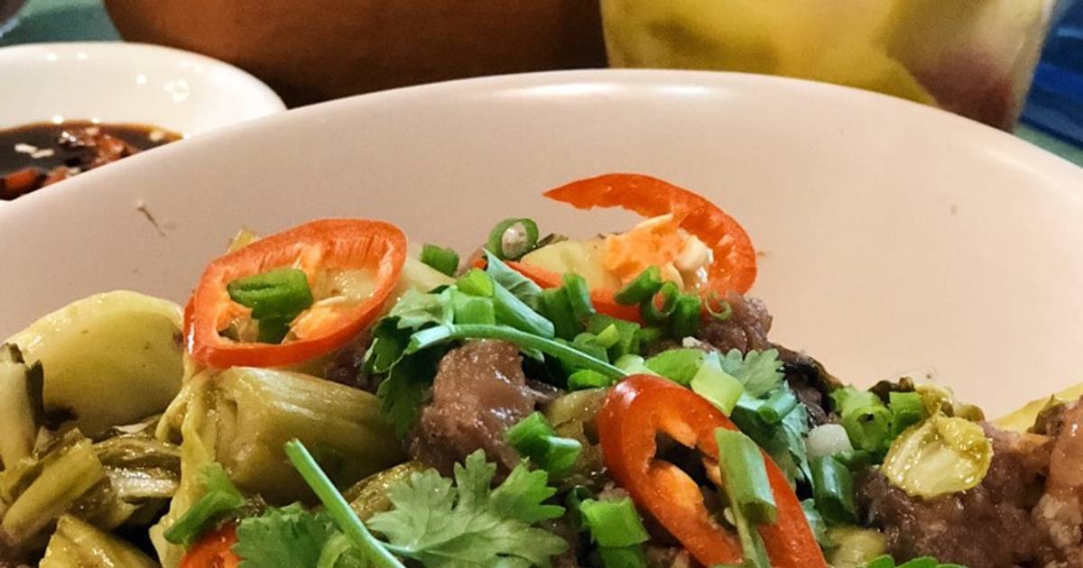 Gân bò xào dưa cải