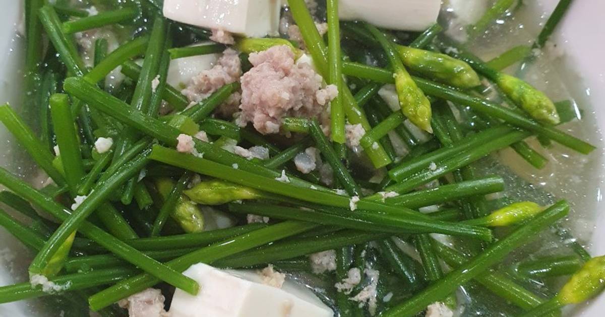 Canh bông hẹ, thịt bằm và đậu hũ non