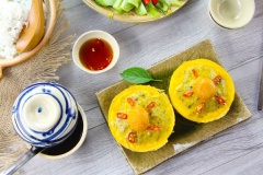 Món mắm chưng Nam Bộ đã quá quen thuộc với người dân Việt Nam rồi, từ những chú mắm cá linh mằn mặn qua một chút biến tấu gia vị, nguyên liệu đã tạo nên một chén mắm chưng hấp dẫn, ngon tuyệt vời để ăn kèm cùng cơm nóng, rau thơm và dưa leo. Đừng ngần ngại mà hãy lưu lại công thức ngay để chế biến cho cả nhà ăn nhé.