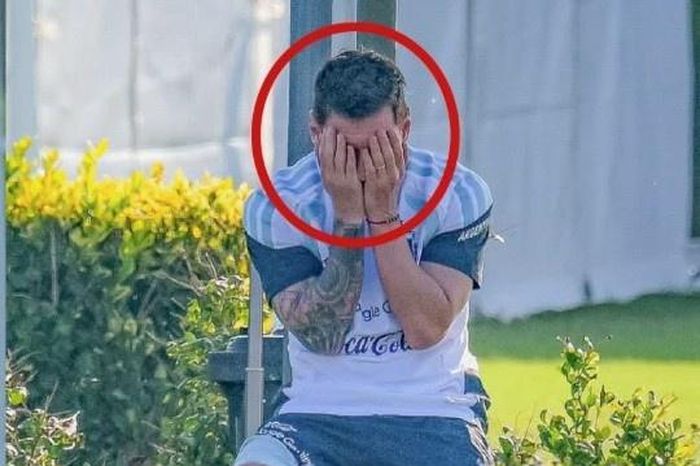 Cái ôm mặt của Messi gây chú ý - Tạp chí Tri thức