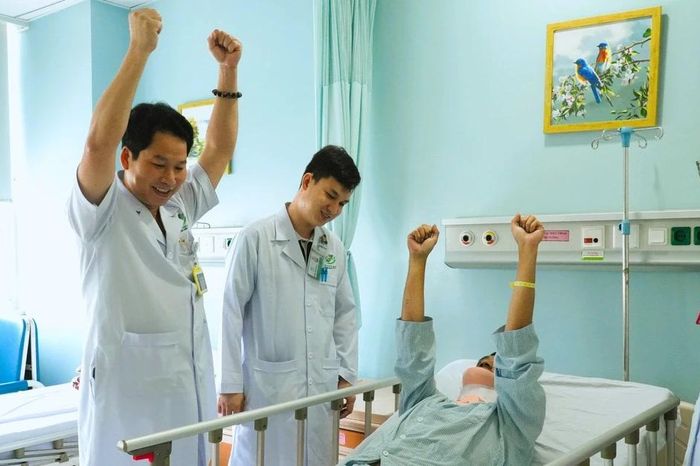 Thanh niên 35 tuổi đột ngột ngã quỵ do máu tụy ngoài màng tủy - Báo Tri thức &amp; Cuộc sống