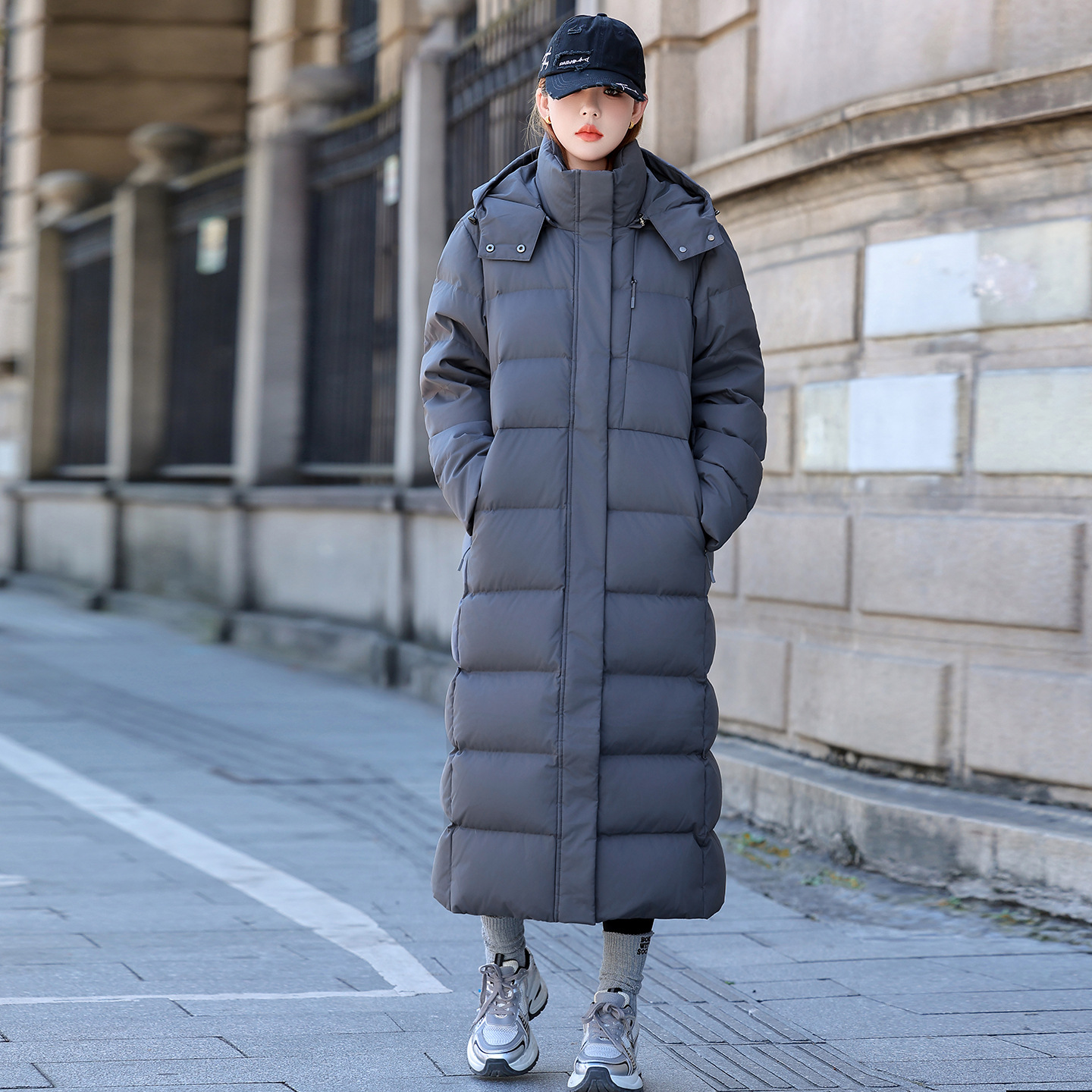 Extra lange Damen-Daunenjacke für extreme Kälte