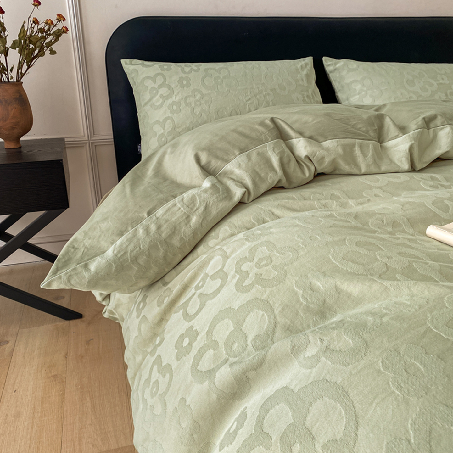 Cotton bedding set with Jacquard weaving, various sizes