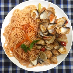 Thế là hoàn thành món spaghetti có sốt cay nồng cùng nghêu thơm ngon rồi.