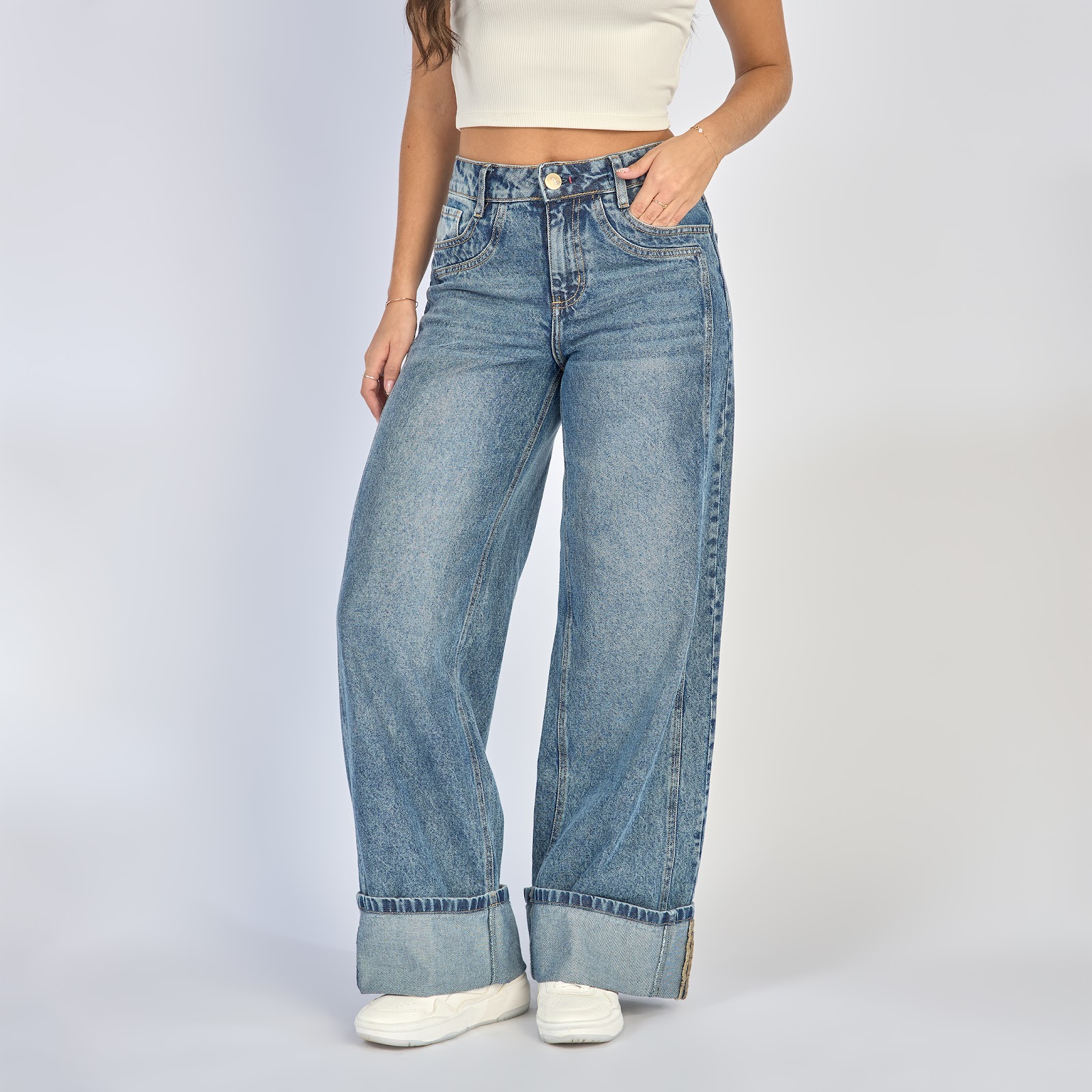 Jean wide leg tiro alto rígido con bota doblada fija, color azul medio - Vista 4