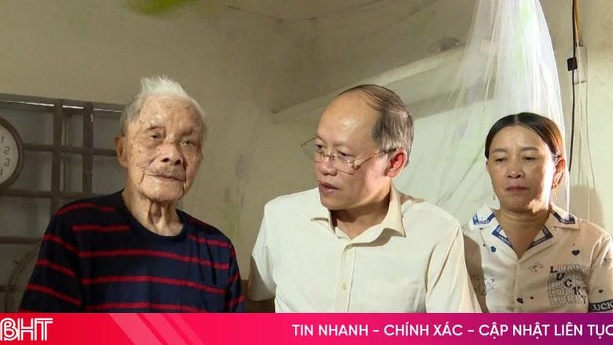 Phó Bí thư Thường trực Tỉnh ủy Nguyễn Hồng Lĩnh thăm, tặng quà người có công - Báo Hà Tĩnh