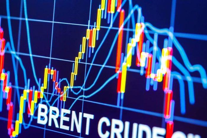 Giá dầu Brent vượt 115 USD, WTI phá mốc 100 USD do xung đột Trung Đông - Báo Tri thức &amp; Cuộc sống