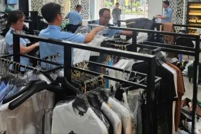 Thu giữ hàng nghìn sản phẩm thời trang giả nhãn hiệu - Đài Phát thanh và truyền hình Hà Nội