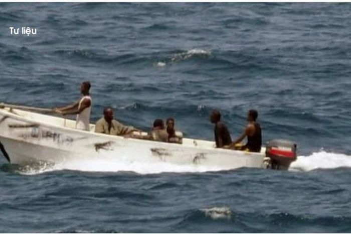 Hải tặc tấn công tàu chở dầu ngoài khơi Somalia - Báo An Giang