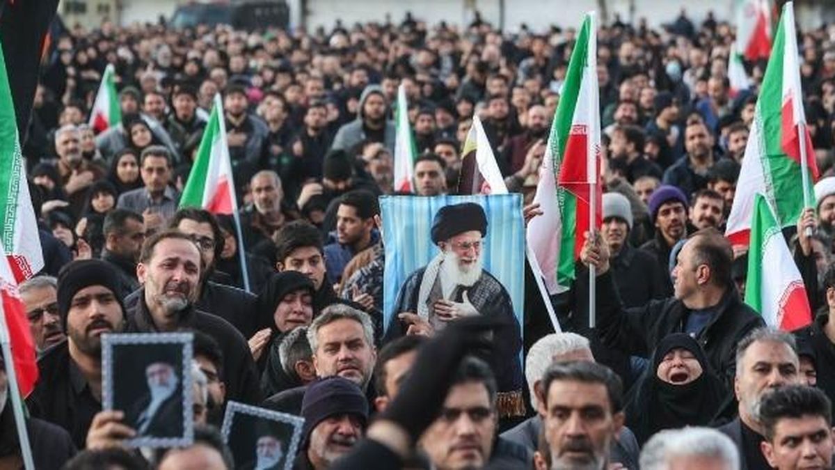 Hàng triệu người Iran tham dự lễ tang cố Lãnh tụ tối cao Ali Khamenei - Báo VietnamNet