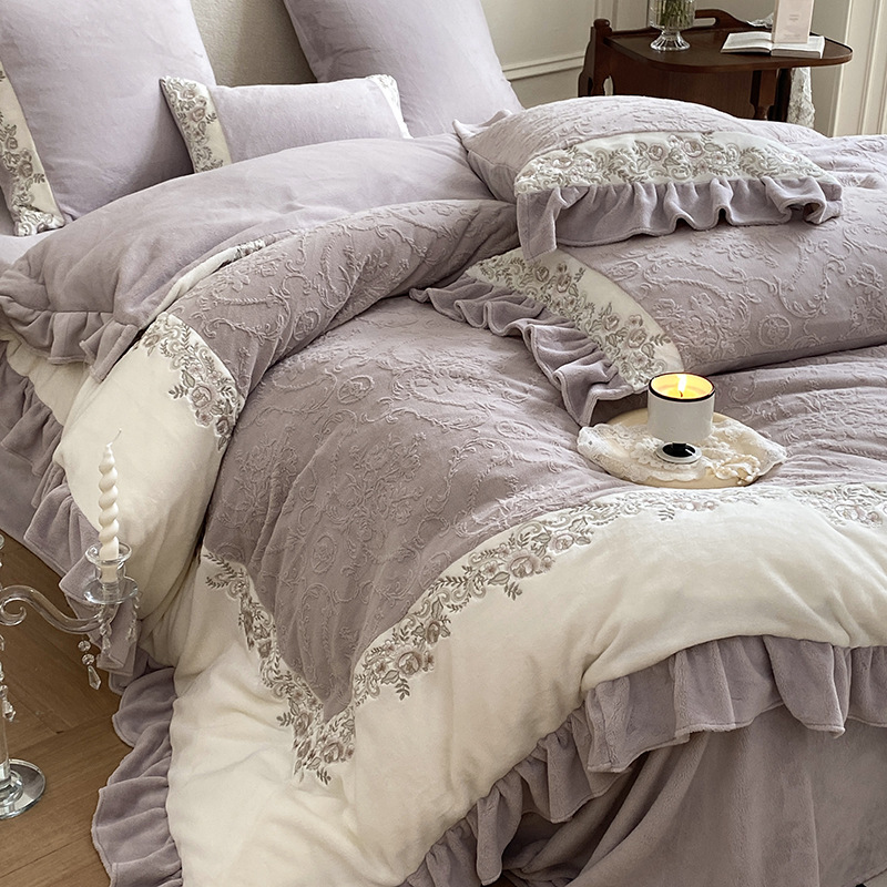 Französisches Milchfaser-Fleece-Bettwäsche-Set mit Relief-Stickerei