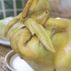 Qua những hướng dẫn cách luộc gà ngon đúng chuẩn và đẹp mắt trên đây từ Cooky, các chị em sẽ đỡ loay hoay trong công việc trong bếp núc nhé. Giải quyết được những thắc mắc về cách luộc gà ngon và đẹp cho các mâm cổ cúng ngày Tết cũng như các ngày quan trọng của gia đình rồi nhé.