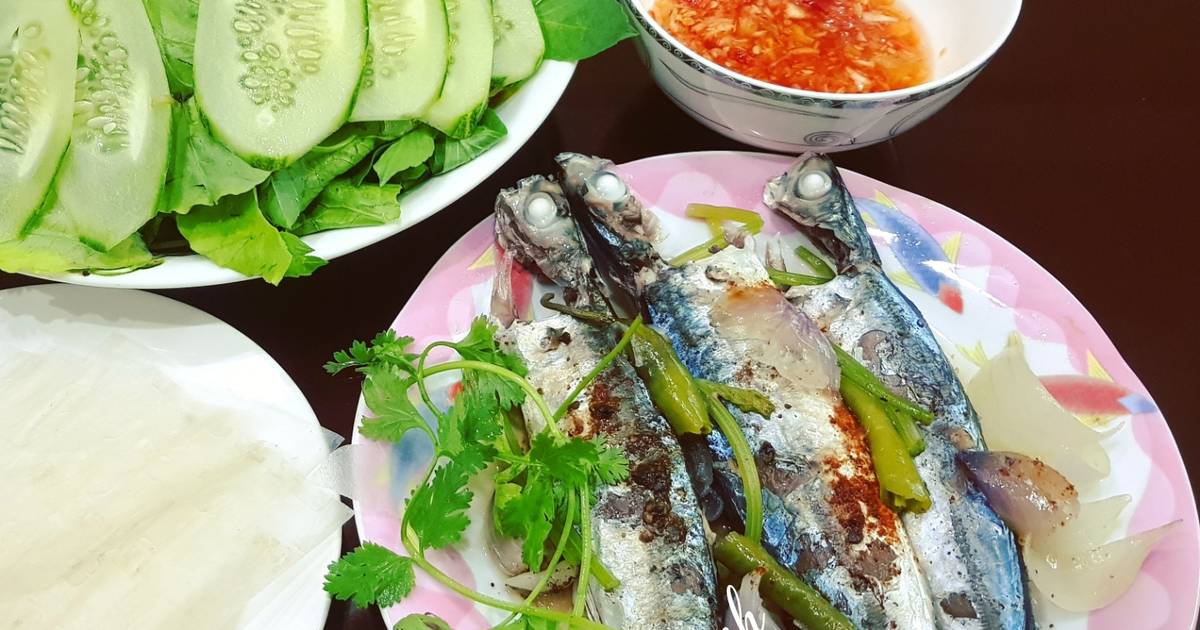 Cá nục hấp cuốn bánh tráng