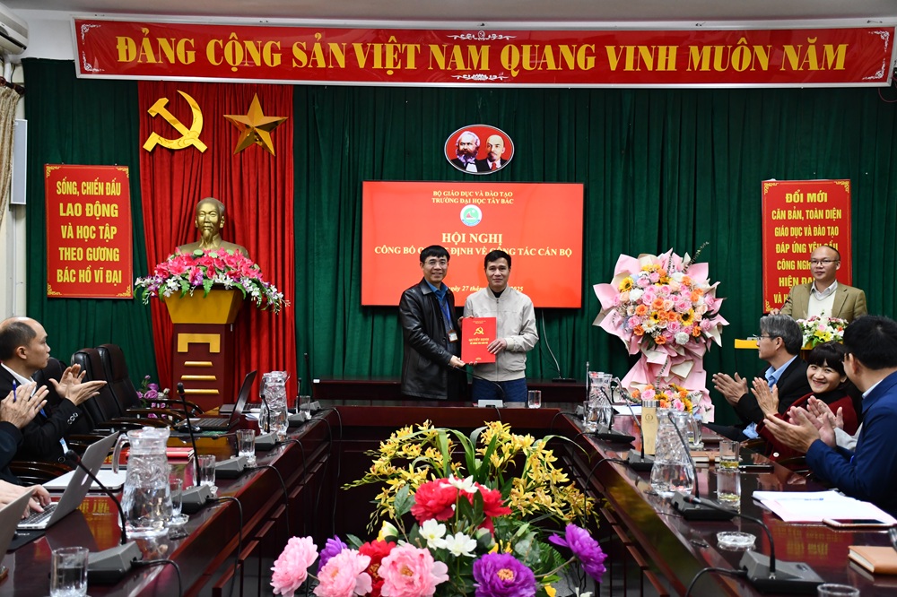 Hội nghị công bố quyết định về công tác cán bộ