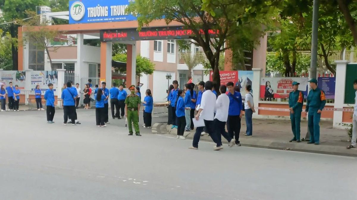 Sáng nay, hơn 1,2 triệu thí sinh bước vào buổi thi tốt nghiệp THPT đầu tiên - Báo Tri thức &amp; Cuộc sống
