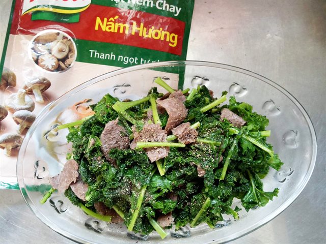Cải Kale Xào Thịt Bò Chay