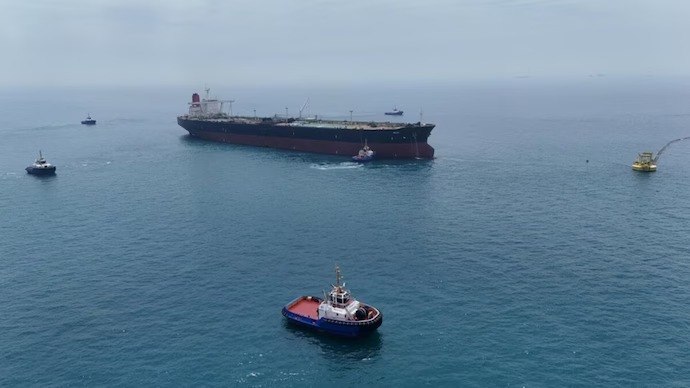 US Strikes Iran Oil Tankers After Missile Attack; Gulf Escalation