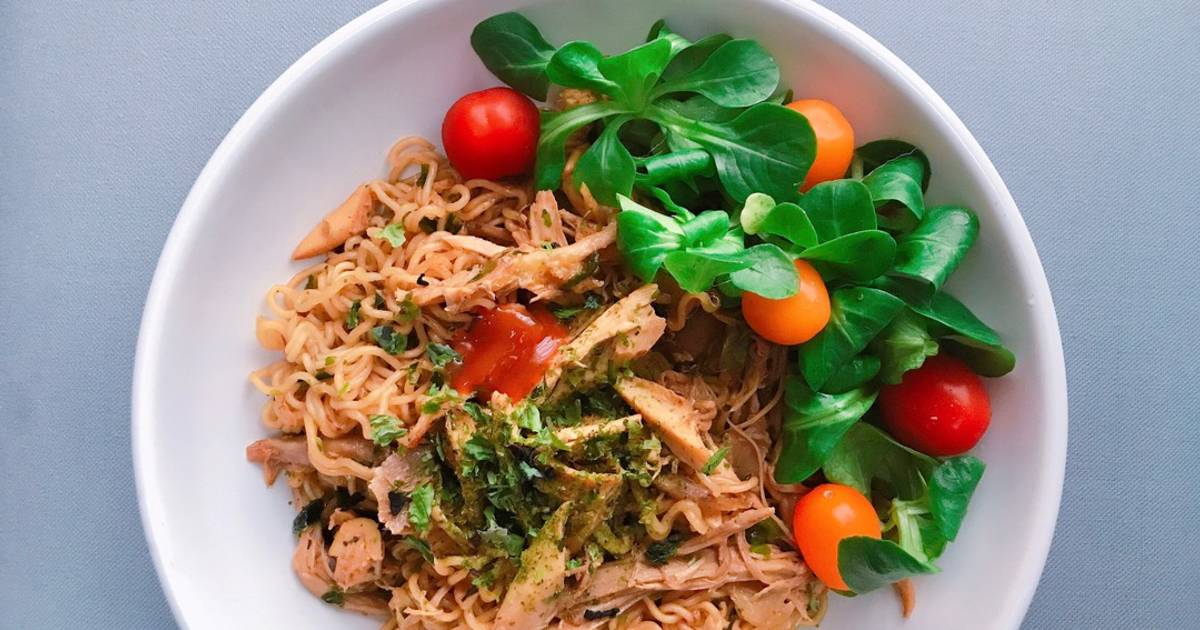 Mì Xào Ăn Liền Trộn Gà Xé & Rong Biển