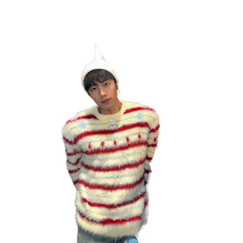 Lined knit sweater with striped pattern