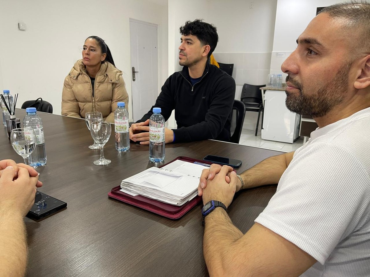 Gobierno se reunió con la nueva comisión de la federación de hockey de tierra del fuego para diagramar actividades