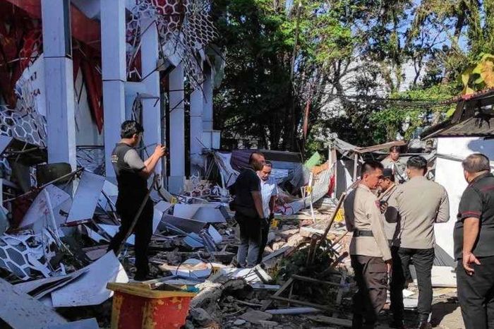 Indonesia rung chuyển vì động đất 7,4 độ: Người dân hoảng loạn, tòa nhà đổ sập - Chuyên trang Góc nhìn pháp lý - Tạp chí Người đưa tin