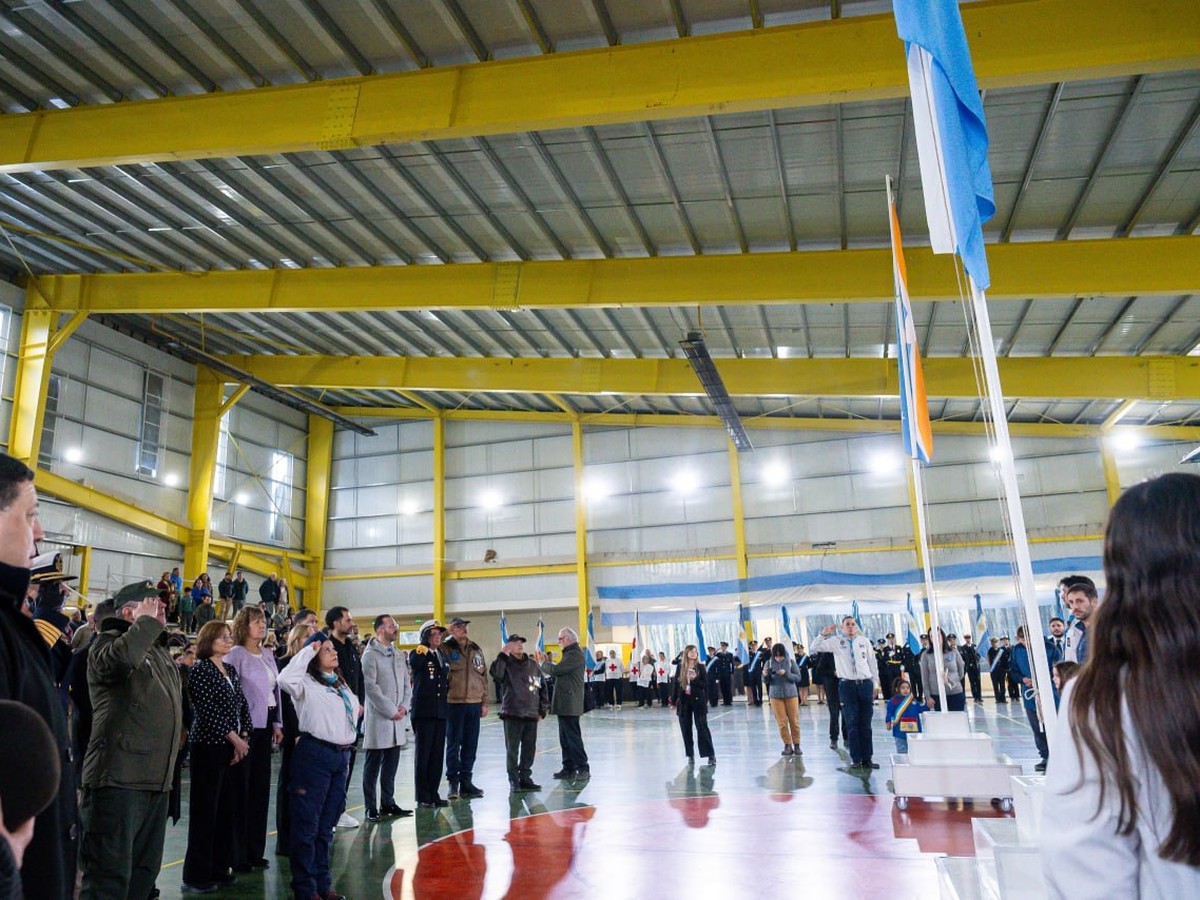 Se llevó a cabo en ushuaia el acto central por el 210° aniversario de la declaración de la independencia argentina
