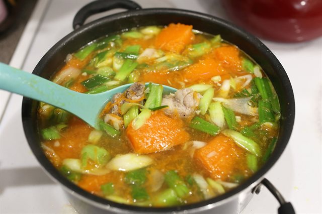 Canh Bí Đỏ Xương Heo
