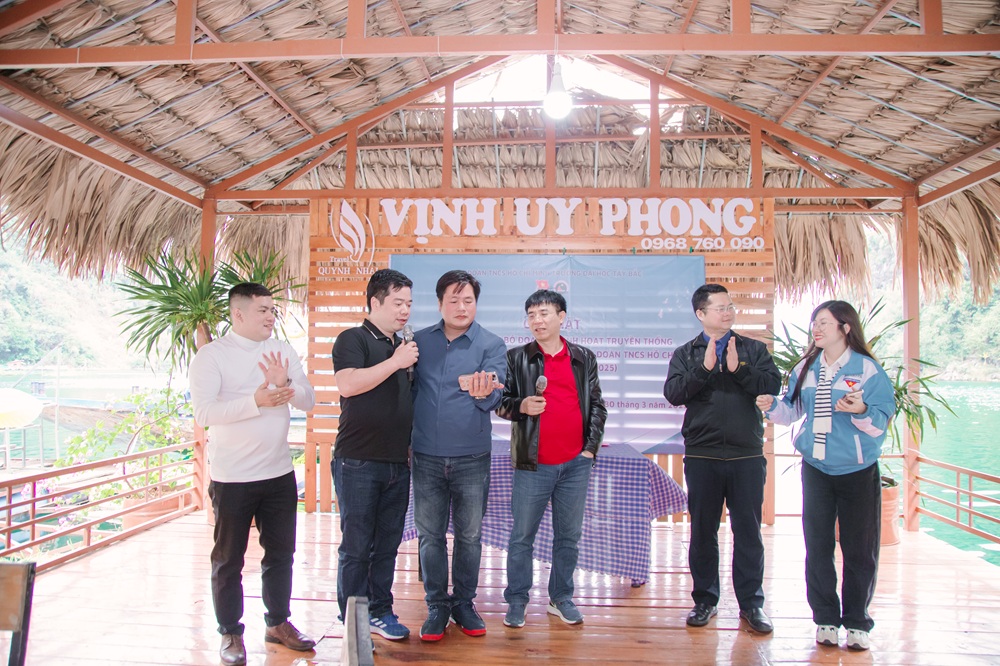 Gặp mặt truyền thống Cán bộ Đoàn các thời kỳ nhân dịp Kỷ niệm 94 năm ngày thành lập Đoàn TNCS Hồ Chí Minh (26/3/1931 - 26/3/2025)